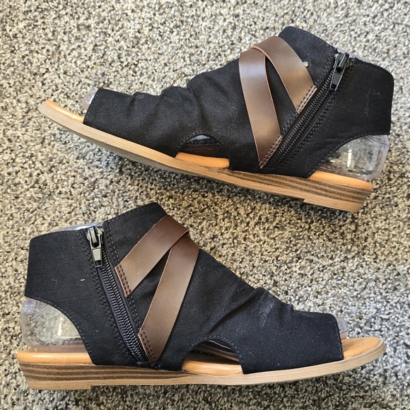 Soda Shoes Womens Size 7.5 Black Fabric Buckle Slip On Flat Sandal Slides - Picture 5 of 12